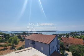 OTOK RAB, BANJOL 1. KAT, POGLED NA MORE, PRILIKA 10% POPUSTA, Rab, Appartamento