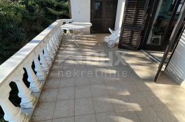 OPATIJA- stan ( etaža), 160 m2, 4 s kl., POGLED, OKUĆNICA, Opatija, Daire