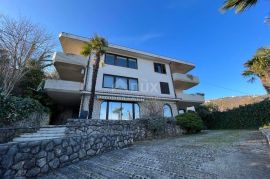 OPATIJA- stan ( etaža), 160 m2, 4 s kl., POGLED, OKUĆNICA, Opatija, Daire