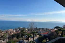 OPATIJA- stan ( etaža), 160 m2, 4 s kl., POGLED, OKUĆNICA, Opatija, Daire