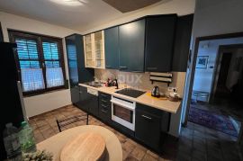 OPATIJA- stan ( etaža), 160 m2, 4 s kl., POGLED, OKUĆNICA, Opatija, Daire