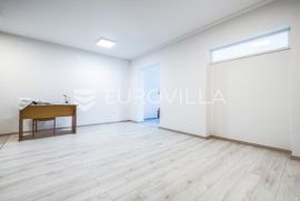 Zagreb, Prečko, stambena zgrada s 3 stana, ukupni NKP 284 m2, Zagreb, Дом