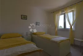 KUĆA SA 6 APARTMANA - KRK, Krk, Σπίτι