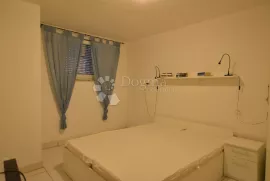 KUĆA SA 6 APARTMANA - KRK, Krk, Σπίτι