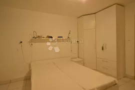 KUĆA SA 6 APARTMANA - KRK, Krk, Σπίτι