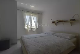 KUĆA SA 6 APARTMANA - KRK, Krk, Σπίτι