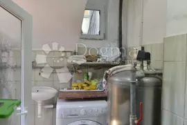 KUĆA SA 6 APARTMANA - KRK, Krk, Σπίτι