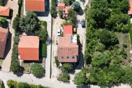 KUĆA SA 6 APARTMANA - KRK, Krk, Σπίτι