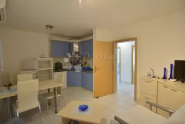 KUĆA SA 6 APARTMANA - KRK, Krk, Σπίτι