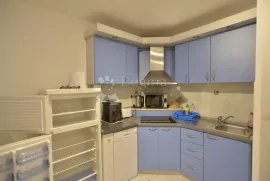 KUĆA SA 6 APARTMANA - KRK, Krk, Σπίτι