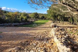 Otok Krk, Šilo -  Očišćeno, ravno poljoprivredno zemljište, buduće građevinsko, 600m do prekrasnih plaža, mora i supermarketa s pristupnim putem !, Dobrinj, Zemljište