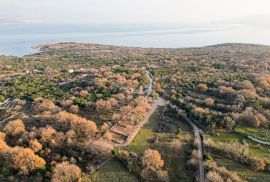 Otok Krk, Šilo -  Očišćeno, ravno poljoprivredno zemljište, buduće građevinsko, 600m do prekrasnih plaža, mora i supermarketa s pristupnim putem !, Dobrinj, Zemljište