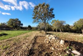 Otok Krk, Šilo -  Očišćeno, ravno poljoprivredno zemljište, buduće građevinsko, 600m do prekrasnih plaža, mora i supermarketa s pristupnim putem !, Dobrinj, Zemljište