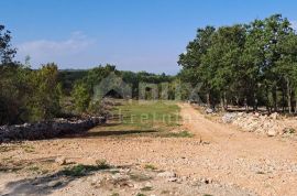 Otok Krk, Šilo -  Očišćeno, ravno poljoprivredno zemljište, buduće građevinsko, 600m do prekrasnih plaža, mora i supermarketa s pristupnim putem !, Dobrinj, Zemljište