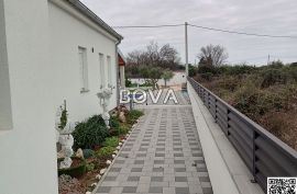 Kuća 129 m2 – Debeljak *Bazen* (ID-2375), Sukošan, Casa