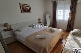 Kuća 129 m2 – Debeljak *Bazen* (ID-2375), Sukošan, Casa