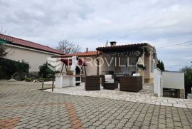 Otok Krk, Hlapa, predivna obiteljska kuća s 2 apartmana, Dobrinj, House