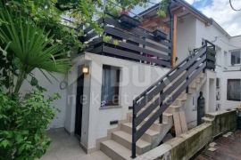 CRIKVENICA, CENTAR - PRILIKA kuća u strogom centru 85m², Crikvenica, Haus