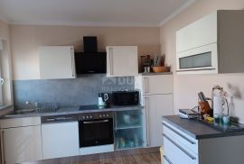 CRIKVENICA, HRUSTA - dva apartmana s pogledom na more, Crikvenica, Flat