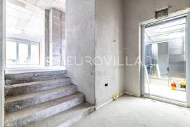 Zagreb, Mlinovi, vrhunski penthouse (roh-bau) NKP 204,07 m2, garaža, vrt, spremište, Zagreb, Apartamento