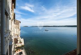 Rovinj, tri atraktivna apartmana u prvom redu do mora, Rovinj, Kвартира