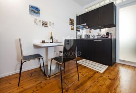 Rovinj, tri atraktivna apartmana u prvom redu do mora, Rovinj, Flat