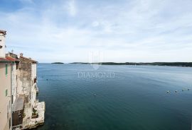 Rovinj, tri atraktivna apartmana u prvom redu do mora, Rovinj, Kвартира