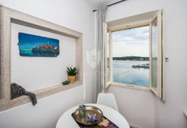 Rovinj, tri atraktivna apartmana u prvom redu do mora, Rovinj, Kвартира