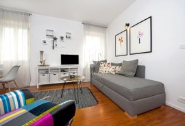 Rovinj, tri atraktivna apartmana u prvom redu do mora, Rovinj, Flat