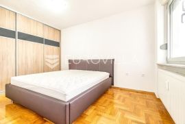 Zagreb, Špansko, dva odvojena stana  NKP 134,85 m2, terasa, parking, Zagreb, Stan