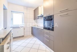 Zagreb, Špansko, dva odvojena stana  NKP 125 m2, terasa, parking, Zagreb, Appartement