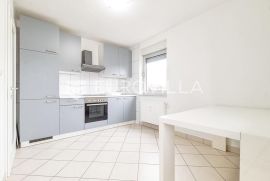 Zagreb, Špansko, dva odvojena stana  NKP 125 m2, terasa, parking, Zagreb, Appartement