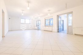 Zagreb, Špansko, poslovni prostor NKP 235 m2,  2 PM, Zagreb, Propiedad comercial