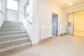 Zagreb, Špansko, poslovni prostor NKP 235 m2,  2 PM, Zagreb, Propiedad comercial