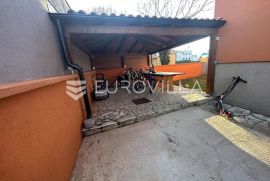 Istra, Medulin, trosoban stan u suteranu  NKP 76 m2, novija zgrada, Medulin, Wohnung