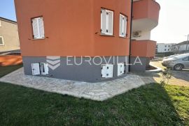 Istra, Medulin, trosoban stan u suteranu  NKP 76 m2, novija zgrada, Medulin, Wohnung