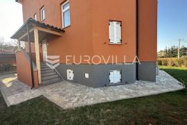 Istra, Medulin, trosoban stan u suteranu  NKP 76 m2, novija zgrada, Medulin, Wohnung