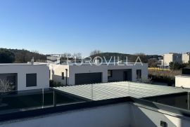 Pomer, besprijekorna vila NKP 250 m2 s grijanim  bazenom, okućnica 500 m2, Medulin, Дом