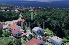 Prodaja kuće s 3 stana u Matuljima  525 m2  P+2 i velikom okućnicom, Matulji, بيت