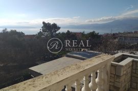 Kuća s tri stana na Pehlinu  P+2   412 m2, Rijeka, House