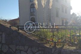 Kuća s tri stana na Pehlinu  P+2   412 m2, Rijeka, House