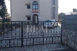 Kuća s tri stana na Pehlinu  P+2   412 m2, Rijeka, Casa