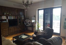 Kuća s tri stana na Pehlinu  P+2   412 m2, Rijeka, House