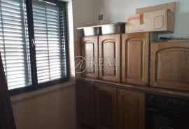 Kuća s tri stana na Pehlinu  P+2   412 m2, Rijeka, House