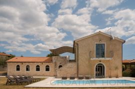 Prekrasna istarska vila sa bazenom u toplom mediteranskom stilu, Žminj, Famiglia