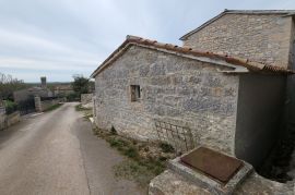 Periferna lokacija prekrasne istarske kamene kuće u malom selu sa pogledom na more, Sveti Lovreč, Ev