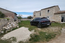 Periferna lokacija prekrasne istarske kamene kuće u malom selu sa pogledom na more, Sveti Lovreč, Ev