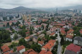 Kuća na tri sprata sa okućnicom, Vraca, Novo Sarajevo, Дом