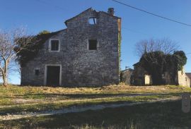 Građevinsko zemljište sa kamenom kućom, Grožnjan, Istra, Grožnjan, Земля