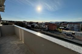 ZADAR, TURANJ - potkrovni stan sa okućnicom, Sveti Filip I Jakov, Flat